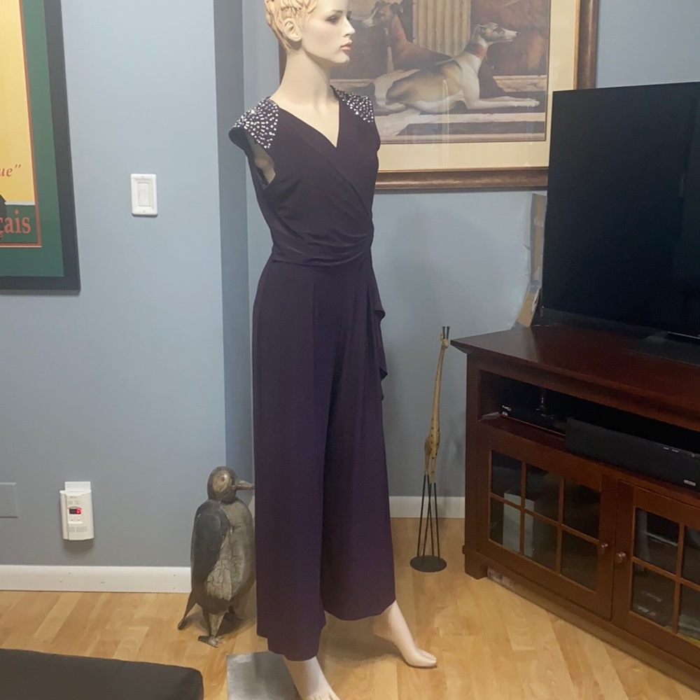 R&M Richards beautiful pant outfit. This is an eggplant color.